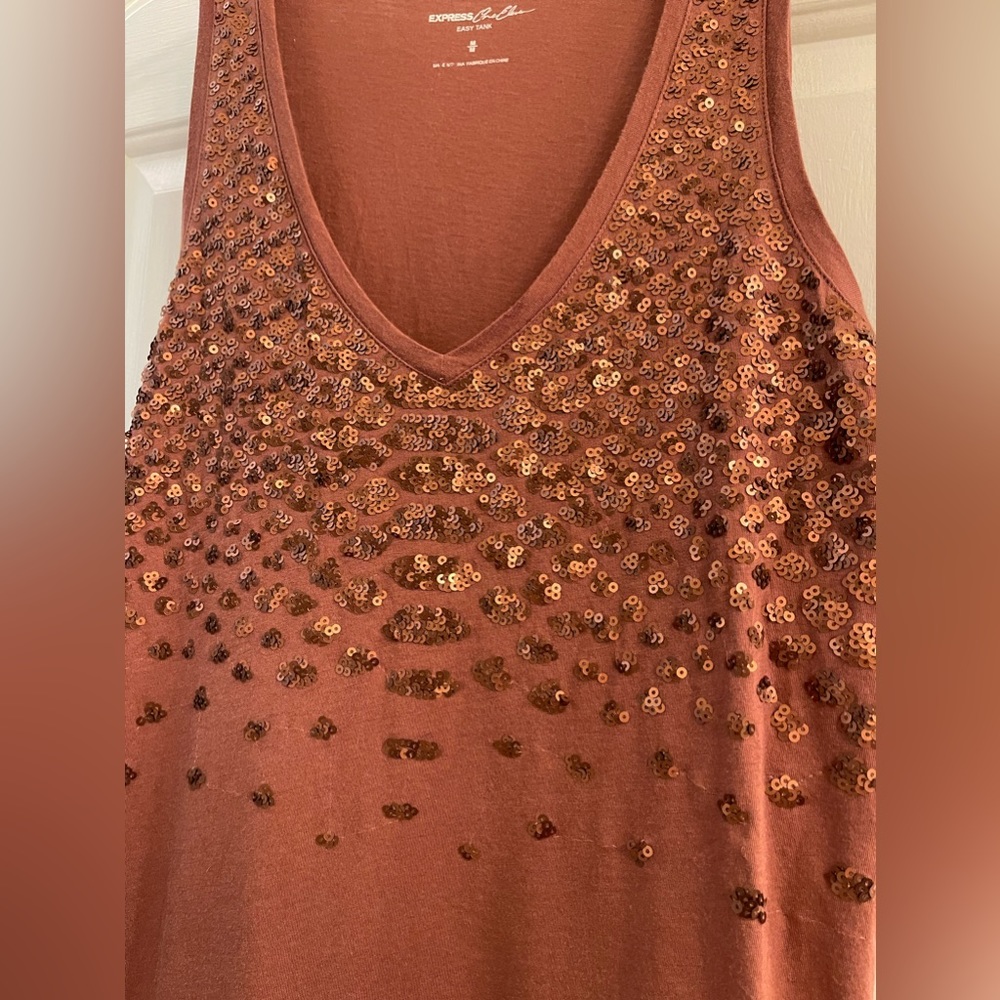 Express Tank Top - Picture 2 of 3